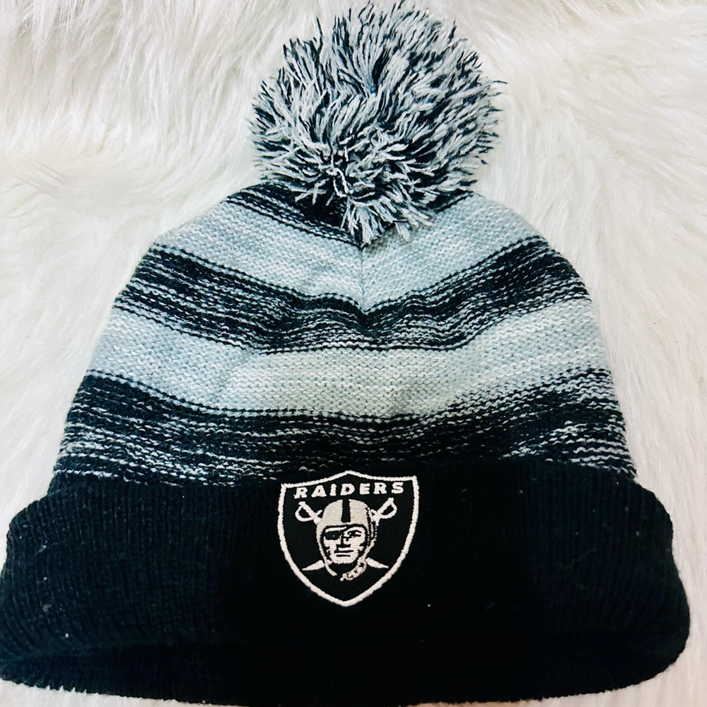 EUC NFL Las Vegas Raiders Knitted Pom Beanie Unisex One Size